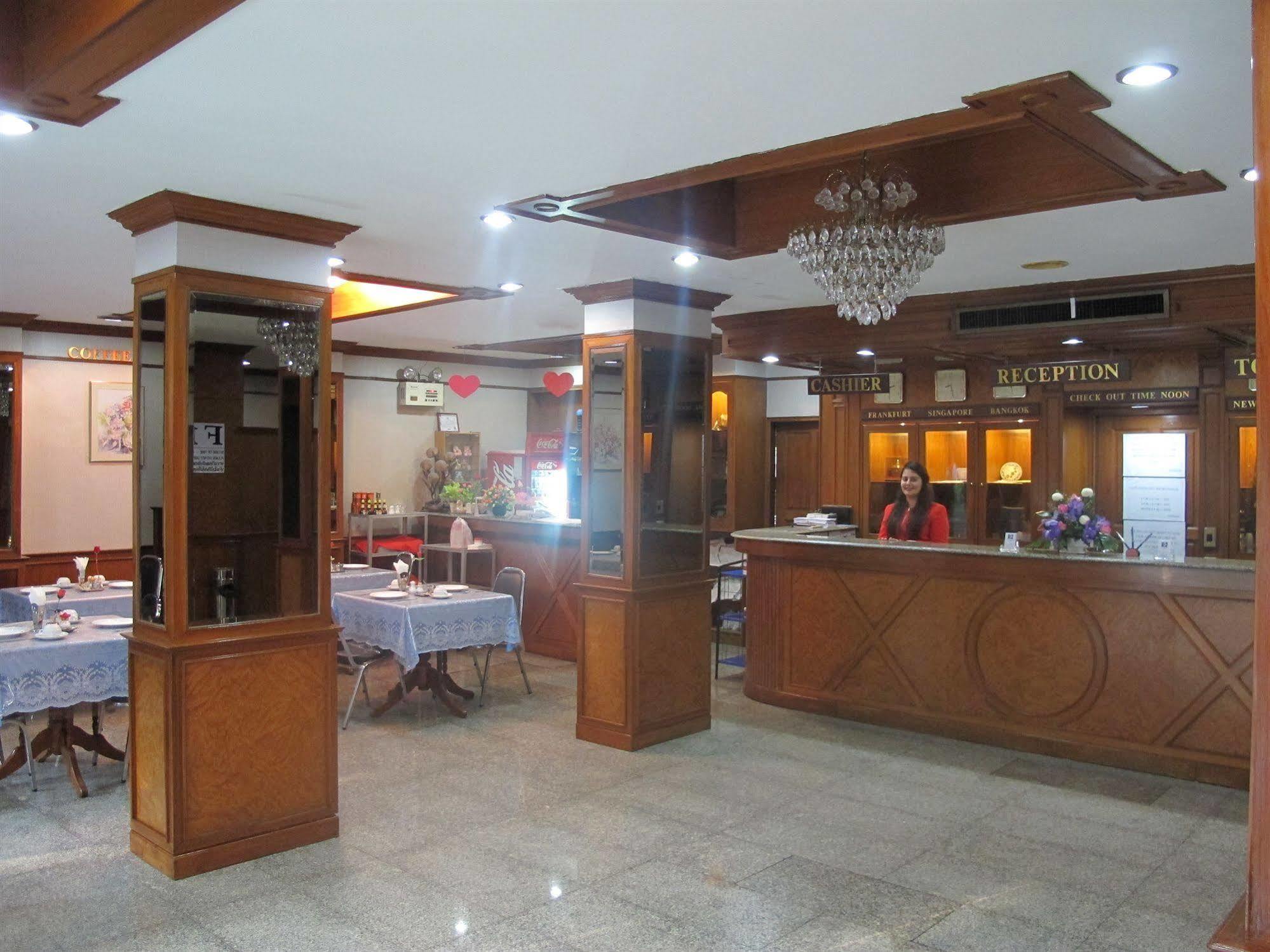 The Promenade Bangkok Hotel Exterior photo